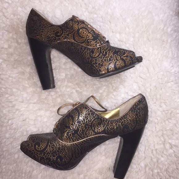 Zinc  Peep Toe Platform Heel Pumps - Picture 4 of 9